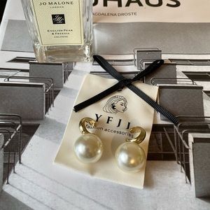 Brand new gold-plated earrings (huge pearls)